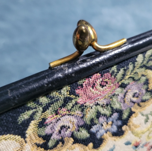 Vintage embroidered tapestry clutch - Picture 3 of 8